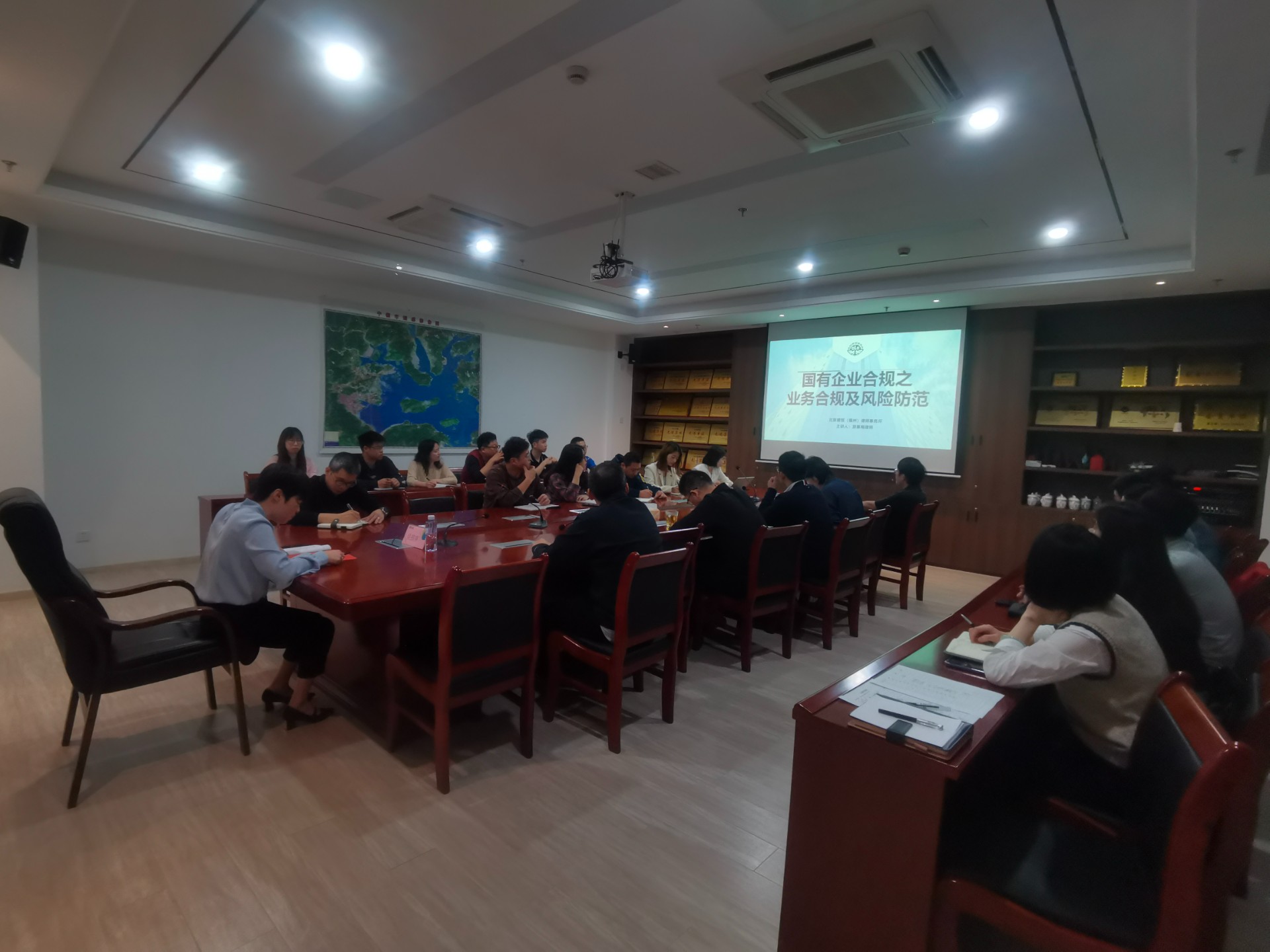 合規(guī)講堂第一課——市交投物流集團開展國企業(yè)務(wù)合規(guī)及風險防范培訓(xùn)，劉招蕊拍攝.jpg
