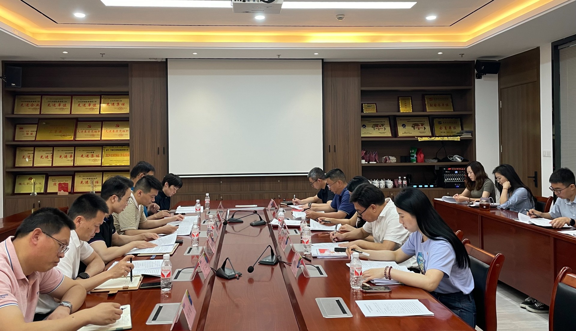 講黨性守黨規(guī)嚴黨紀——市交投集團領(lǐng)導赴市交投物流集團開展聯(lián)系點工作，葉嵐清拍攝2.jpg