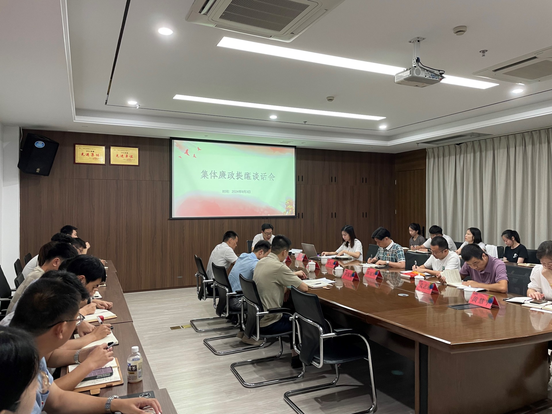 市交投集團領(lǐng)導(dǎo)深入市交投物流集團市交投勘察設(shè)計公司開展聯(lián)系點工作，葉嵐清拍攝2.jpg