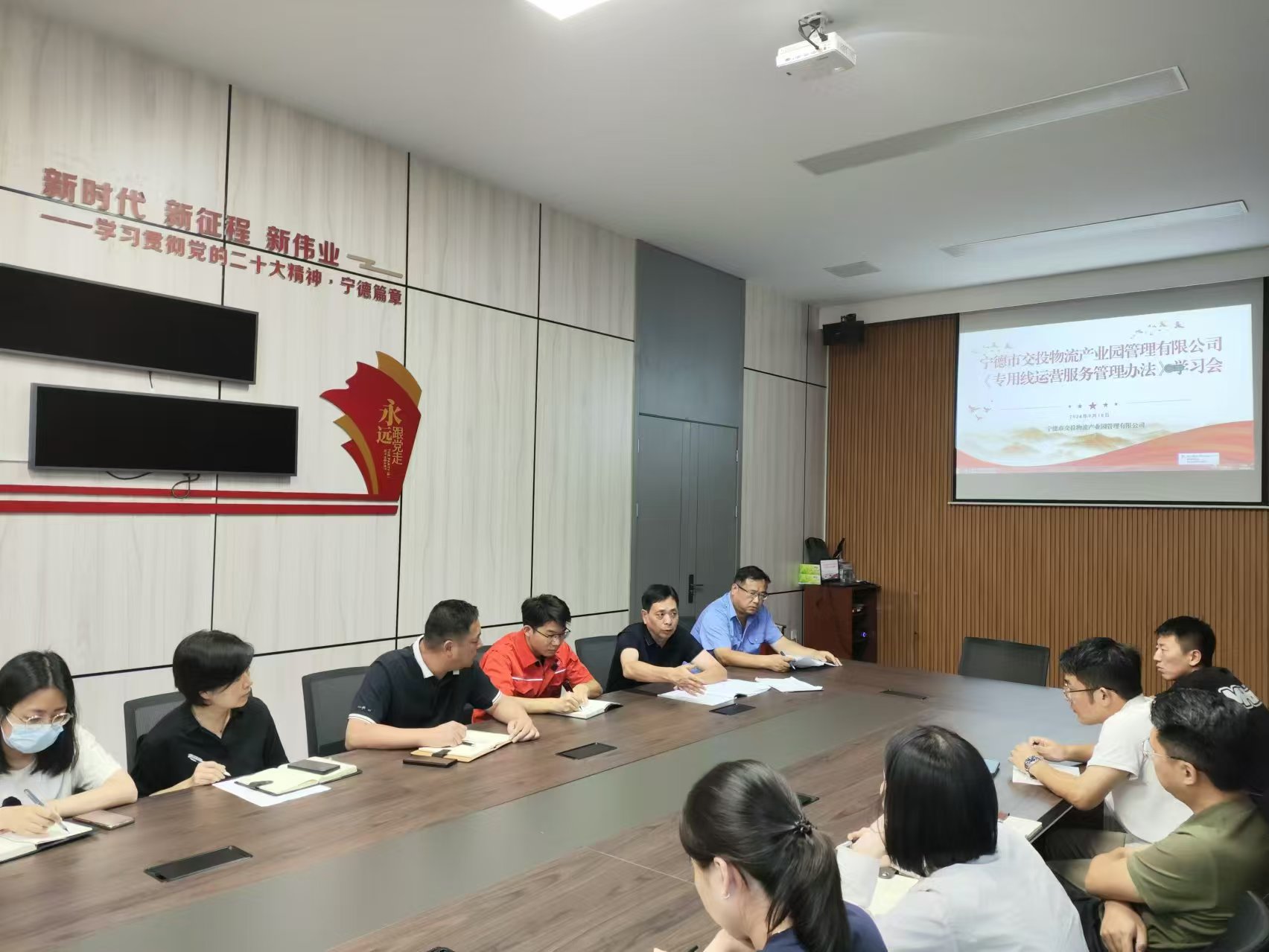 福州鐵路物流中心寧德鐵路物流營業(yè)部領(lǐng)導深入寧德陸港開展愛車宣傳活動，張長明拍攝.jpg